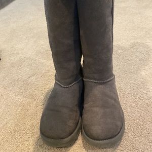 Women’s UGG BOOTS. GRAY SIZE 7!  Hardly warn!